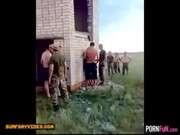 Русскую шлюху трахают солдаты